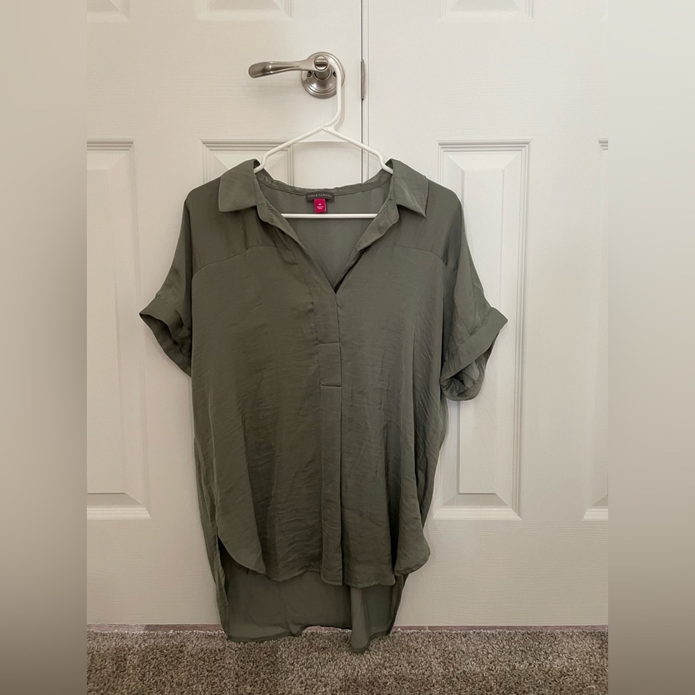 Green Vince Camuto Henley Top Size M